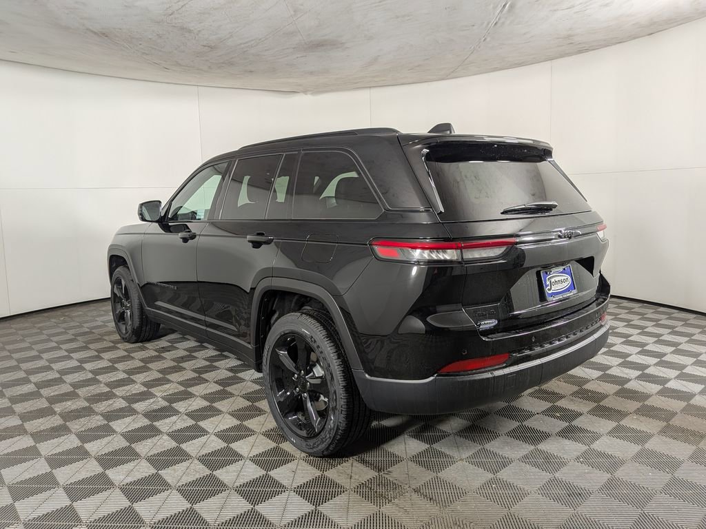 New 2025 Jeep Grand Cherokee Altitude image 5