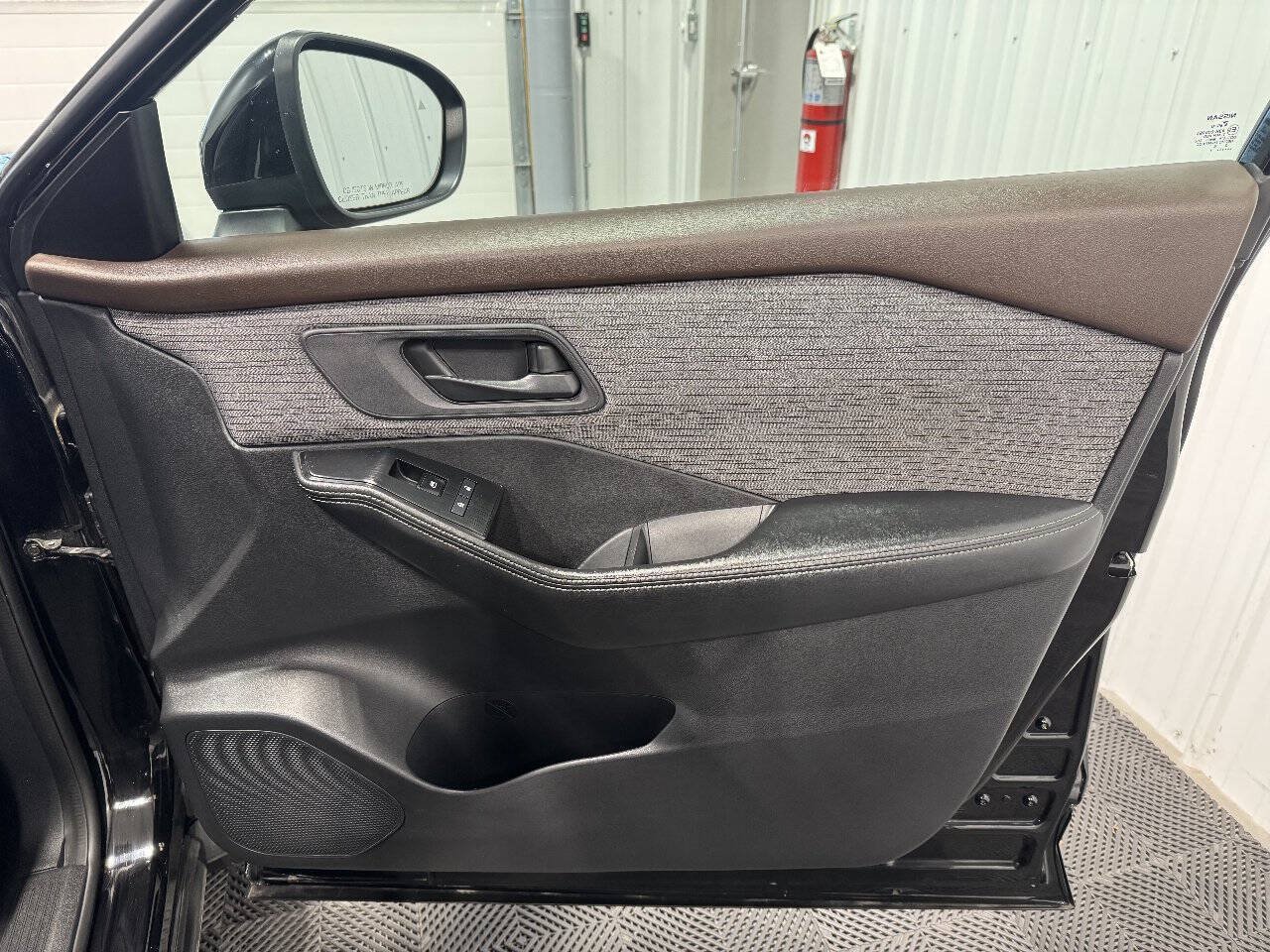 Used 2021 Nissan Rogue S AWD/4WD image 15