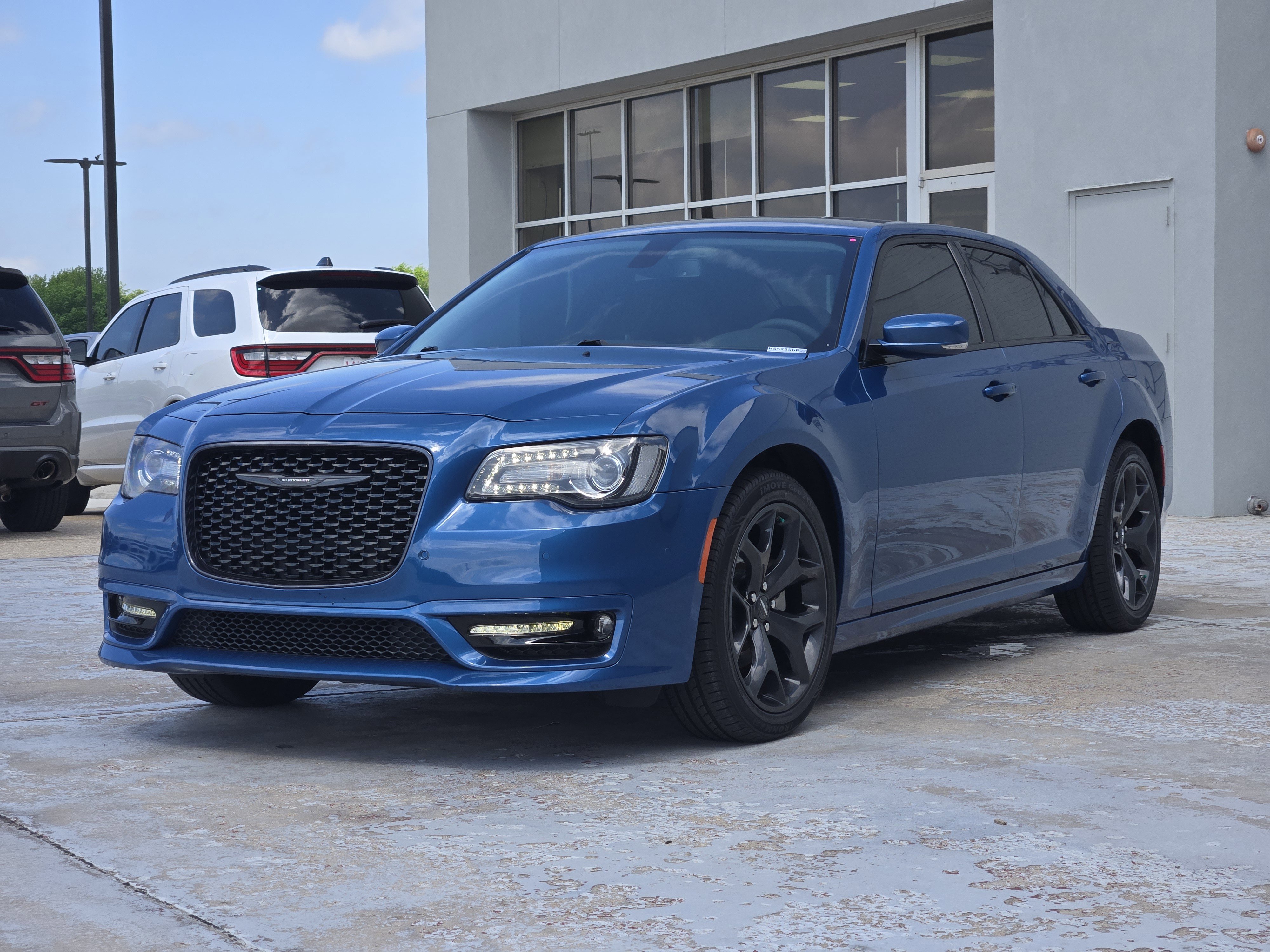 Used 2023 Chrysler 300 Touring L w/ Comfort Group RWD image 4