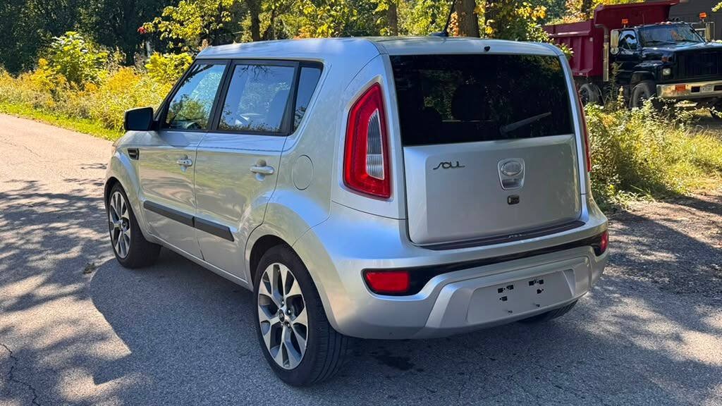Used 2013 Kia Soul ! w/ Premium Pkg FWD image 5