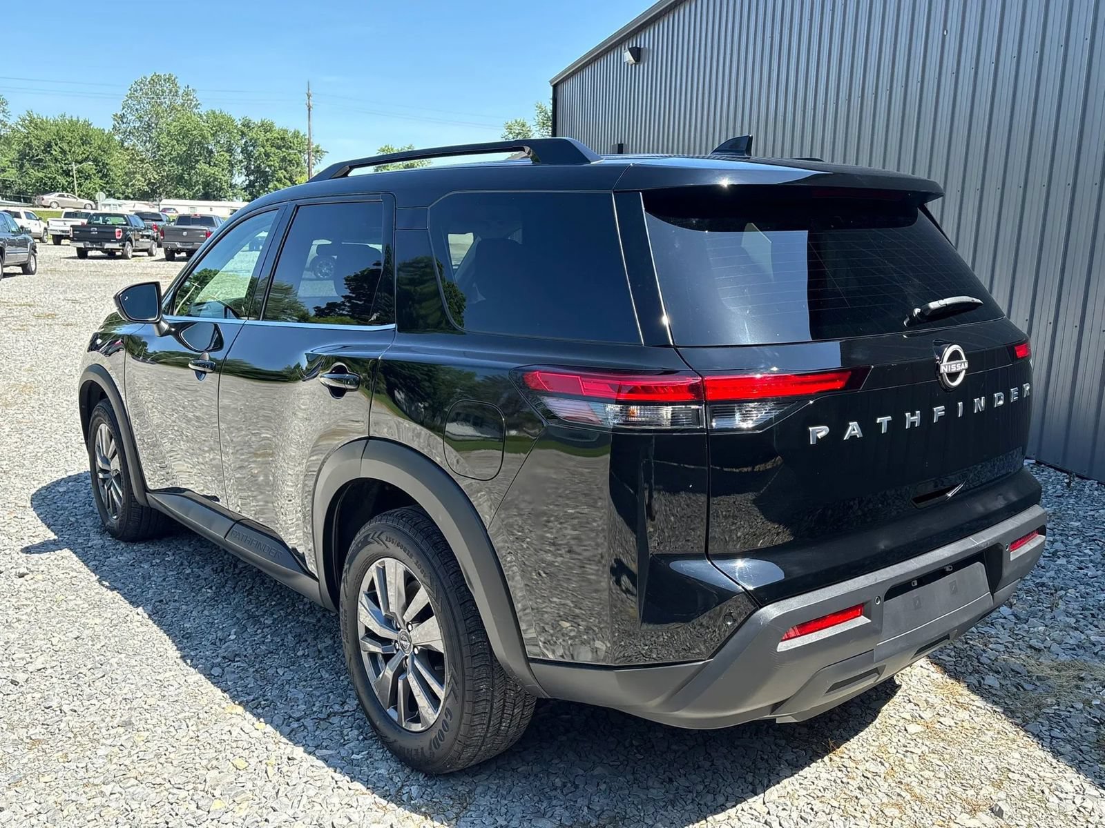 Used 2025 Nissan Pathfinder SV FWD image 9