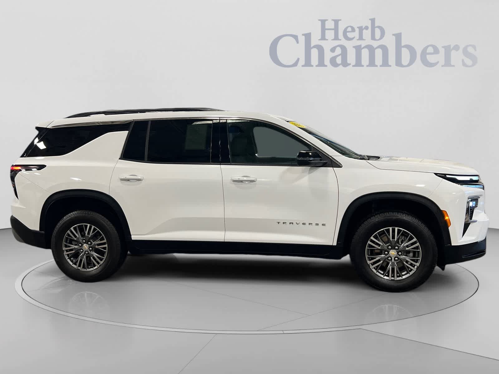 Used 2025 Chevrolet Traverse LT AWD/4WD image 5