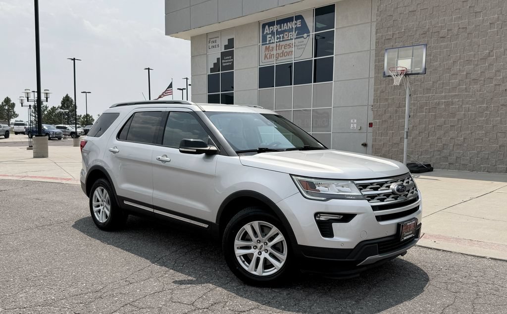 Used 2018 Ford Explorer XLT w/ Equipment Group 202A AWD/4WD image 2