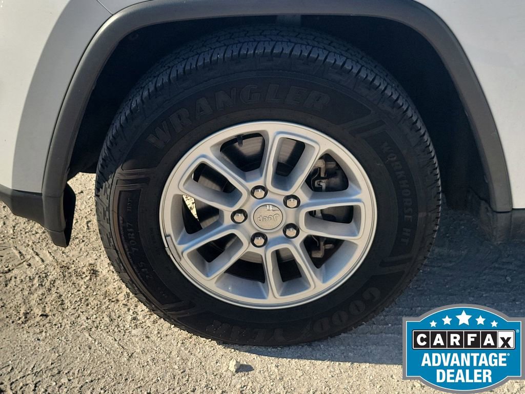 Used 2020 Jeep Grand Cherokee Laredo image 18