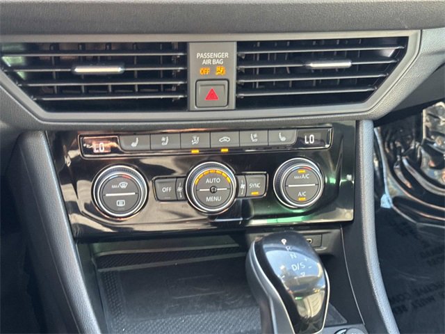 Certified 2022 Volkswagen Jetta SEL image 21