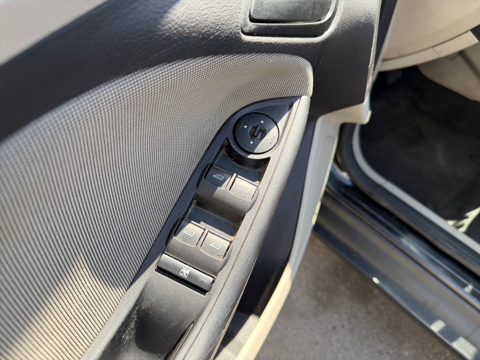 Used 2012 Ford Focus SE FWD image 17