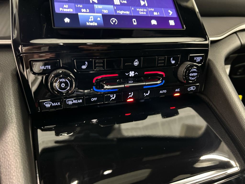 New 2025 Jeep Grand Cherokee Laredo w/ Luxury Tech Group I image 24