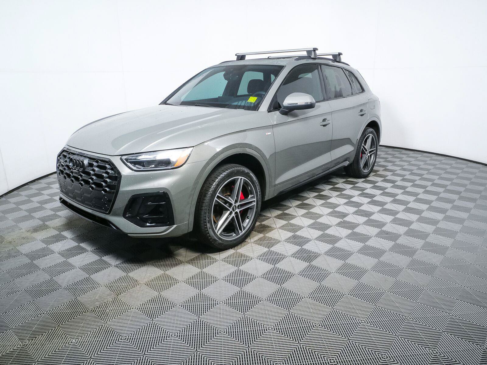 Used 2024 Audi Q5 e Premium Plus w/ Premium Plus Package AWD/4WD image 26