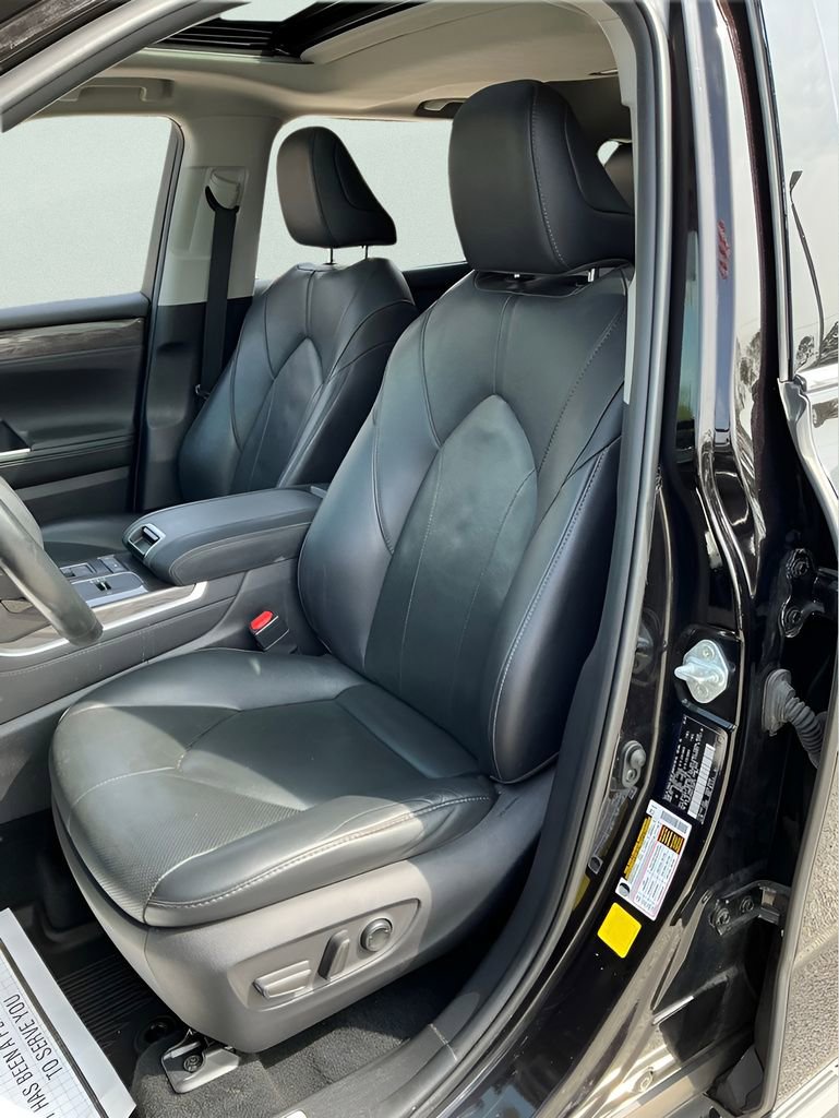 Used 2020 Toyota Highlander Limited image 34