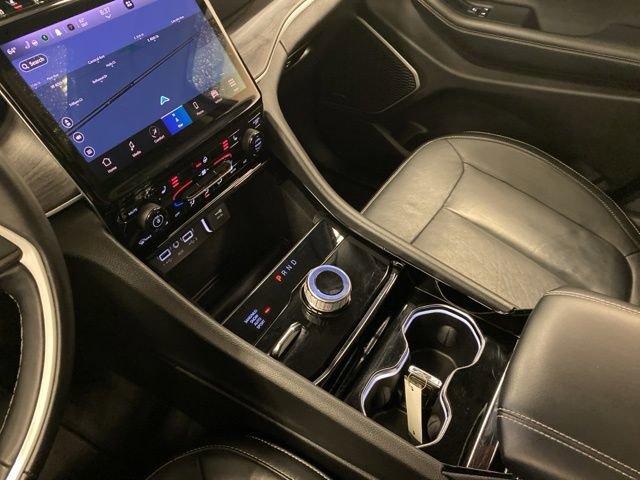 Used 2022 Jeep Grand Cherokee L Limited w/ Black Appearance Package AWD/4WD image 16
