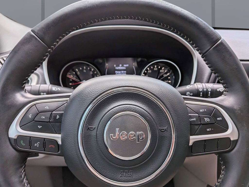 Used 2019 Jeep Compass Latitude FWD image 34