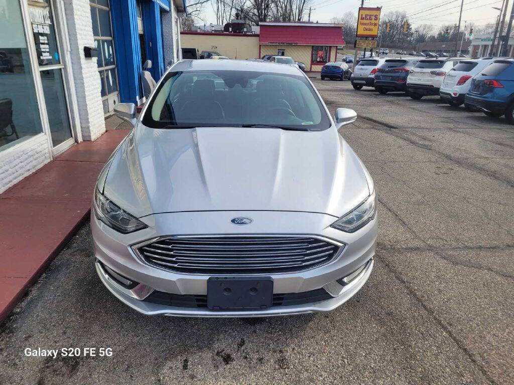 Used 2018 Ford Fusion SE image 2