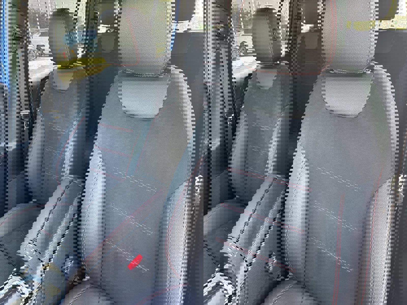 Used 2025 Mercedes-Benz GLB 250 image 22