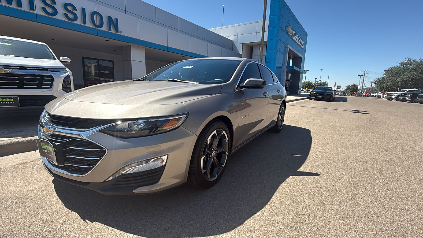 Used 2023 Chevrolet Malibu LT w/ Driver Confidence Package FWD image 3