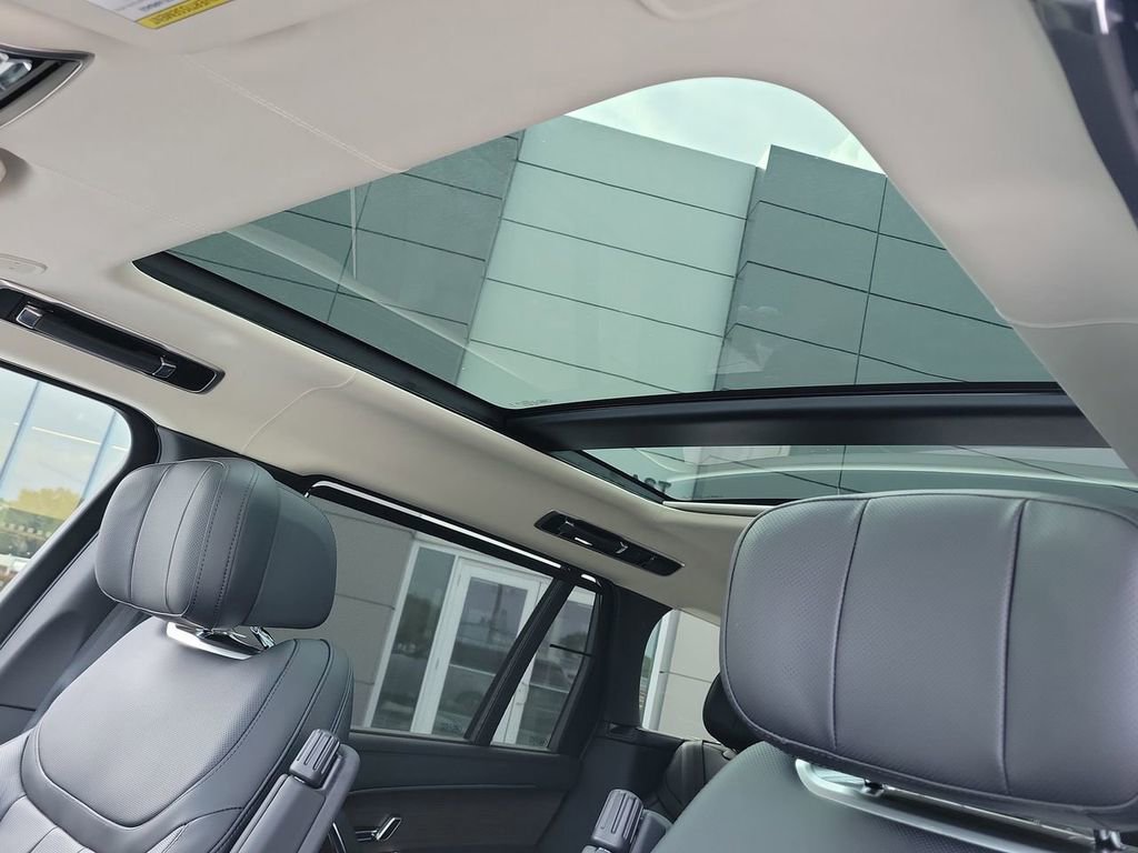 New 2026 Land Rover Range Rover Long Wheelbase Autobiography image 28