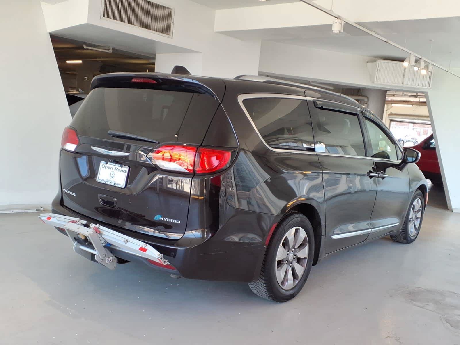 Used 2018 Chrysler Pacifica Limited w/ Advanced Safetytec Group FWD image 4