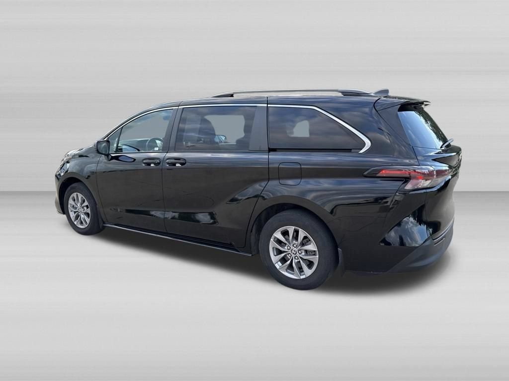 Used 2023 Toyota Sienna LE FWD image 9