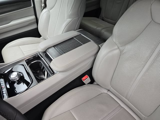 Used 2024 Jeep Wagoneer Series II w/ Flexible Seating Group RWD image 15
