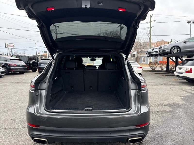 Used 2020 Porsche Cayenne image 38