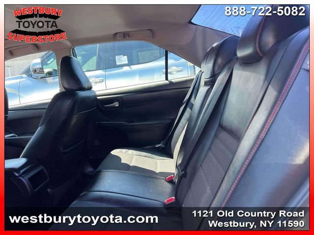 Used 2016 Toyota Camry SE w/ Moonroof Package FWD image 12