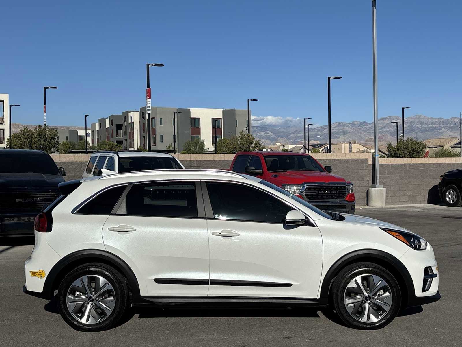 Used 2022 Kia Niro EX image 10