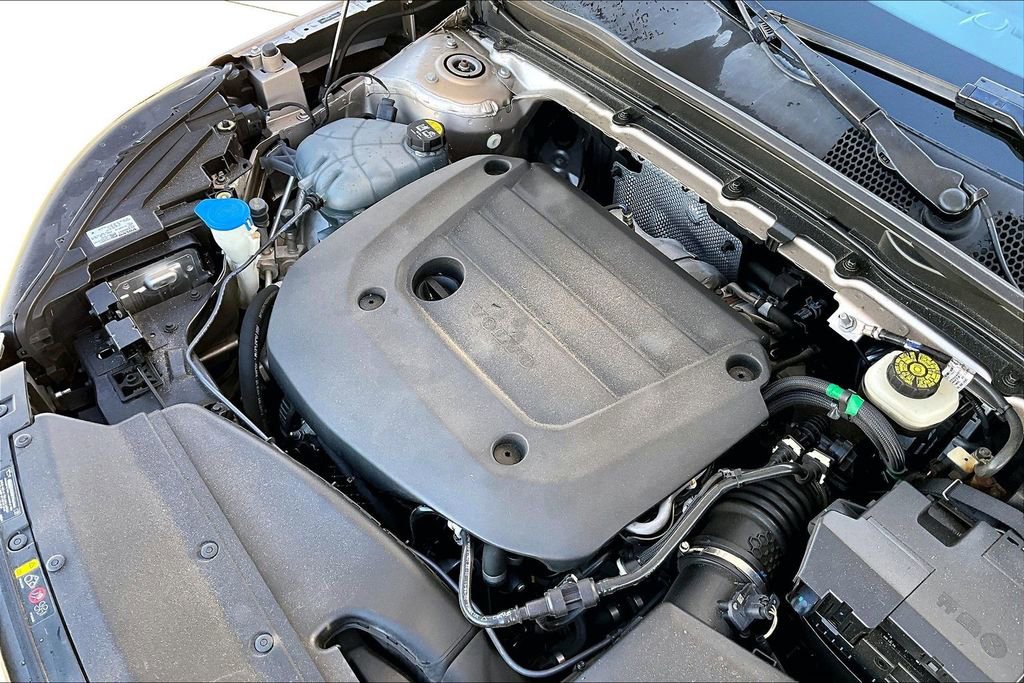 Used 2023 Volvo XC40 B4 Plus w/ Protection Package Premier image 43