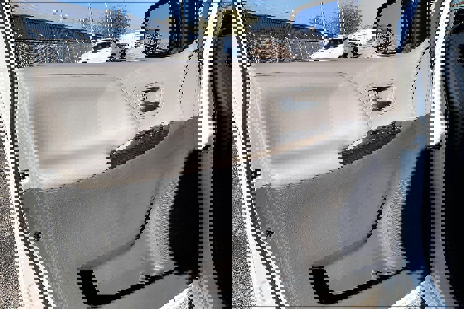 Used 2017 Toyota Sienna XLE image 18