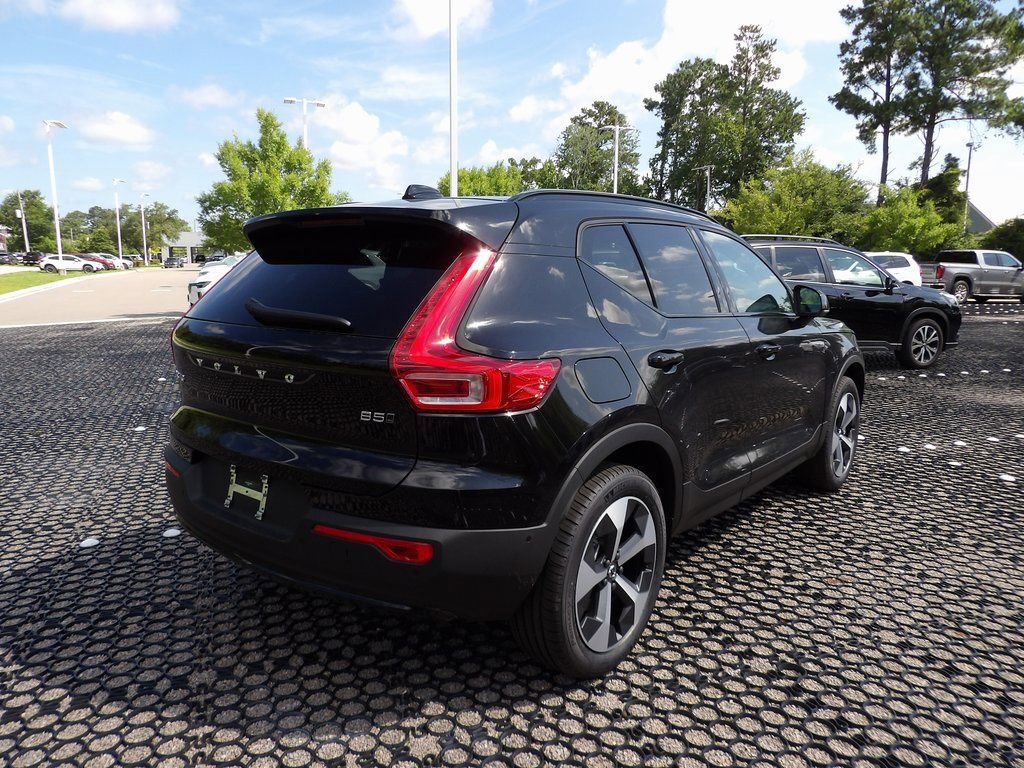 New 2026 Volvo XC40 B5 Plus w/ Protection Package Premier AWD/4WD image 5