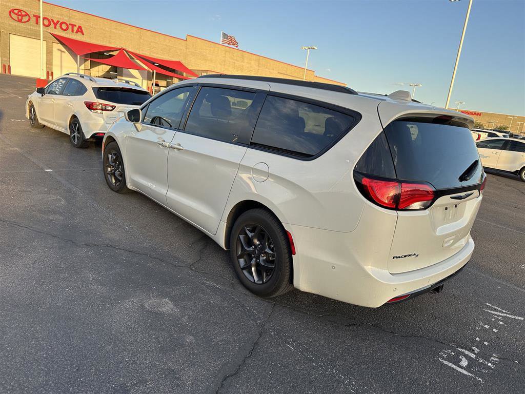 Used 2020 Chrysler Pacifica Touring-L Plus FWD image 8