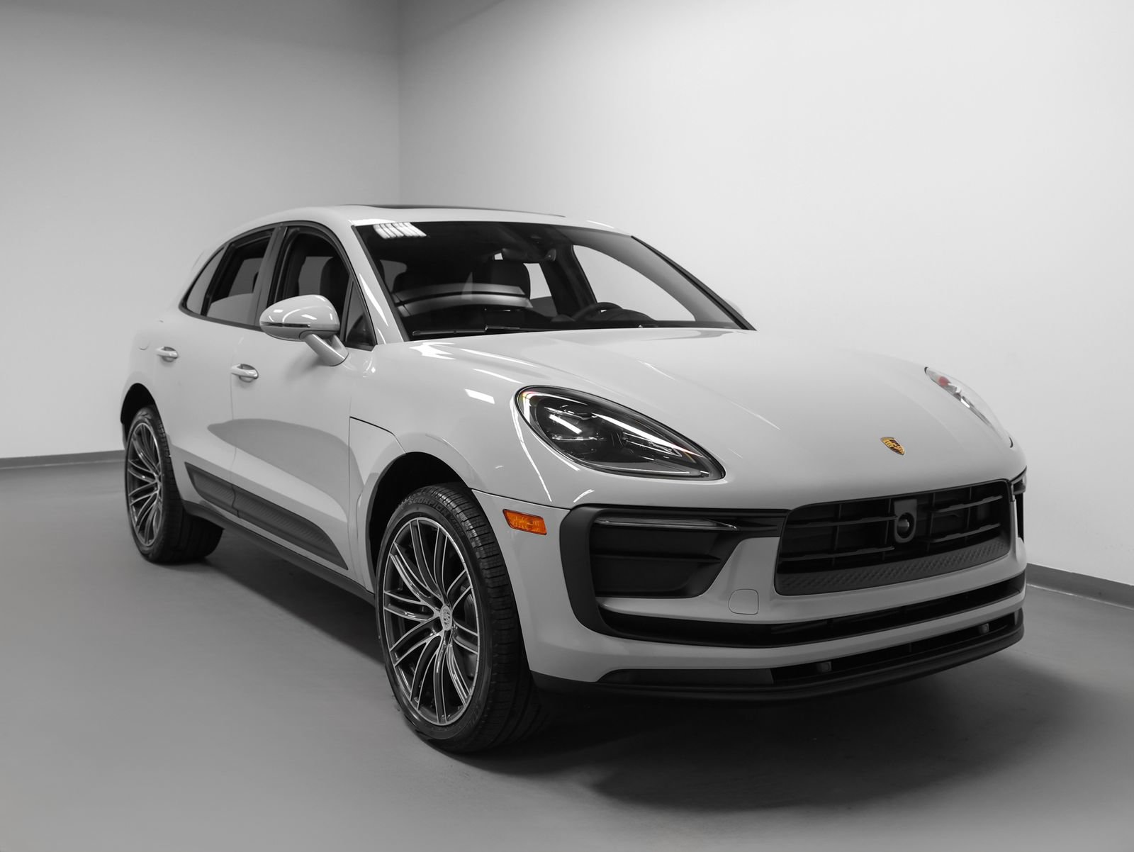 New 2026 Porsche Macan AWD/4WD image 10