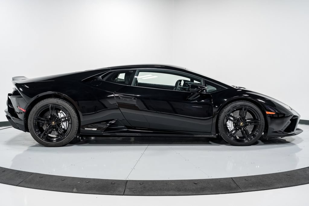 Used 2020 Lamborghini Huracan EVO RWD image 2