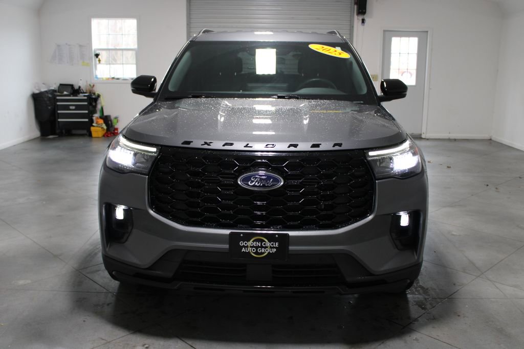 Used 2025 Ford Explorer ST-Line w/ ST-Line Street Pack image 57