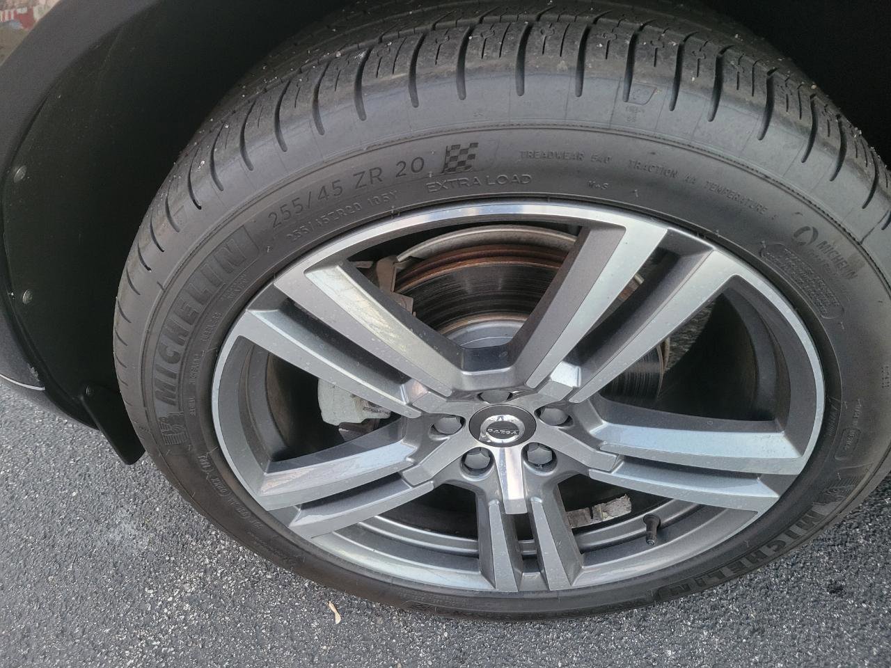 Used 2020 Volvo XC60 T5 Momentum image 7