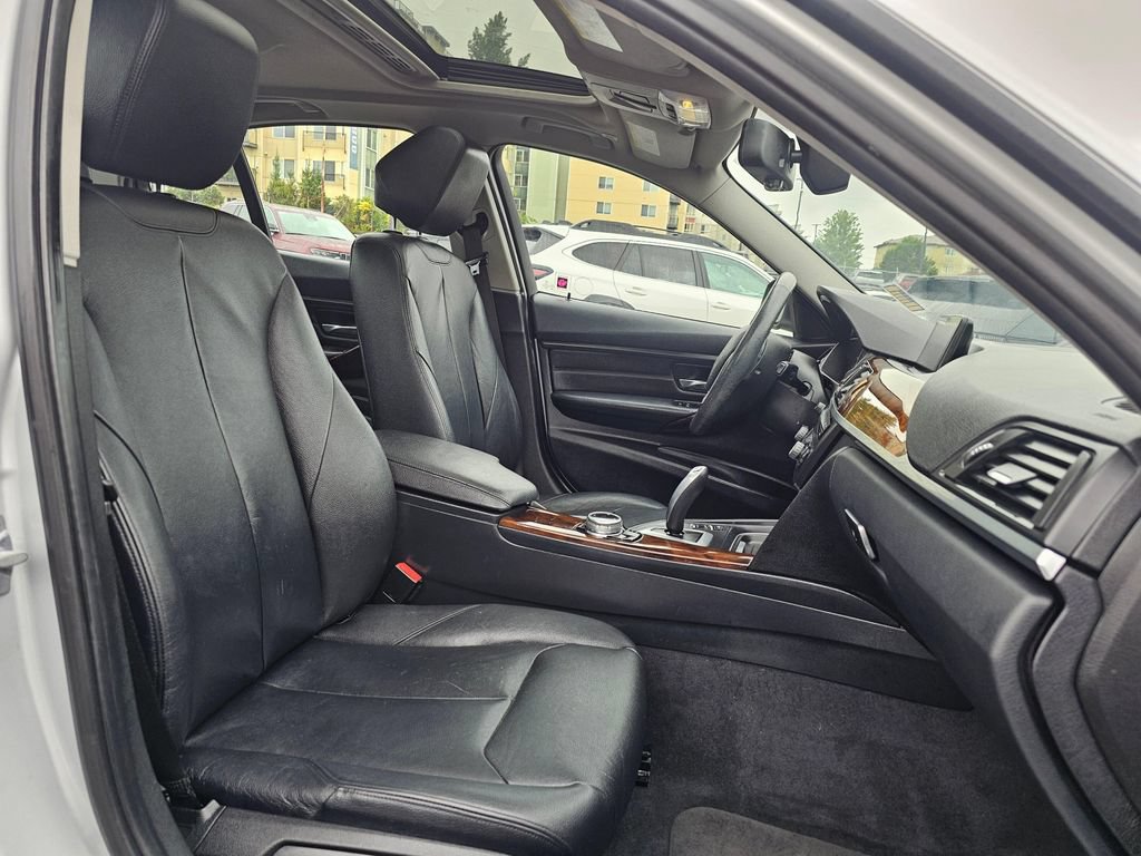 Used 2014 BMW 328i xDrive Sedan AWD/4WD image 11