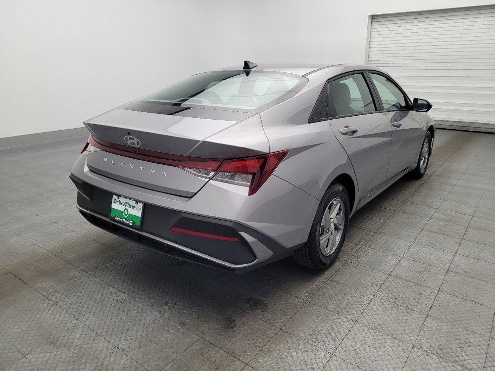 Used 2025 Hyundai Elantra SE image 9