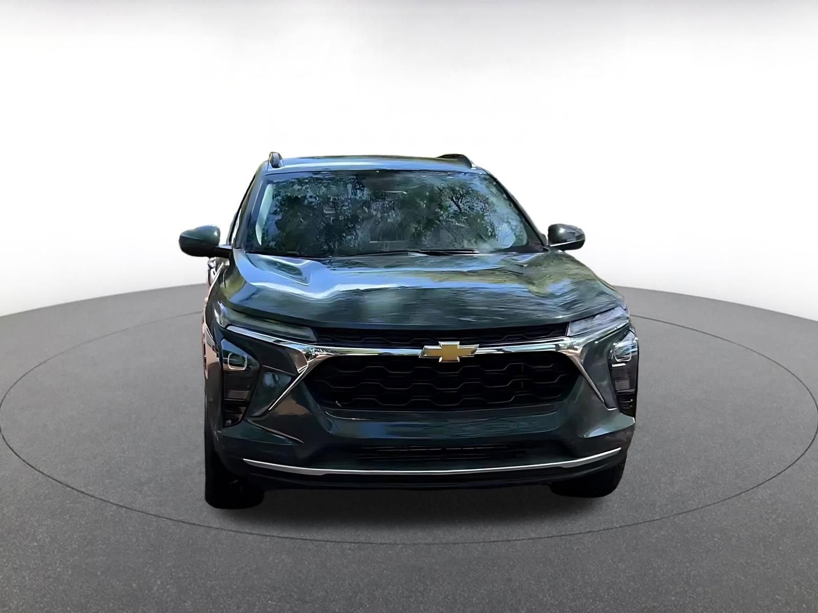 Used 2025 Chevrolet Trax LT w/ LT Convenience Package image 4