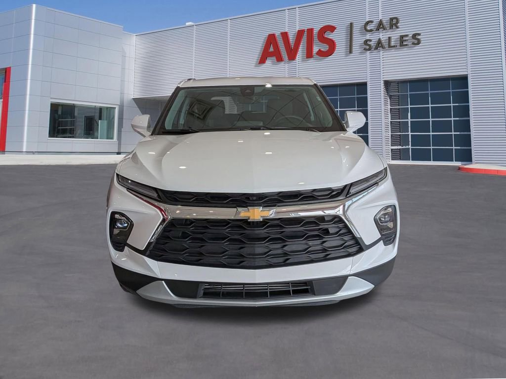 Used 2025 Chevrolet Blazer LT image 2