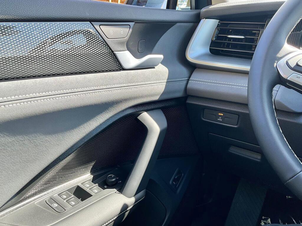 New 2026 Volkswagen Tiguan SE image 23