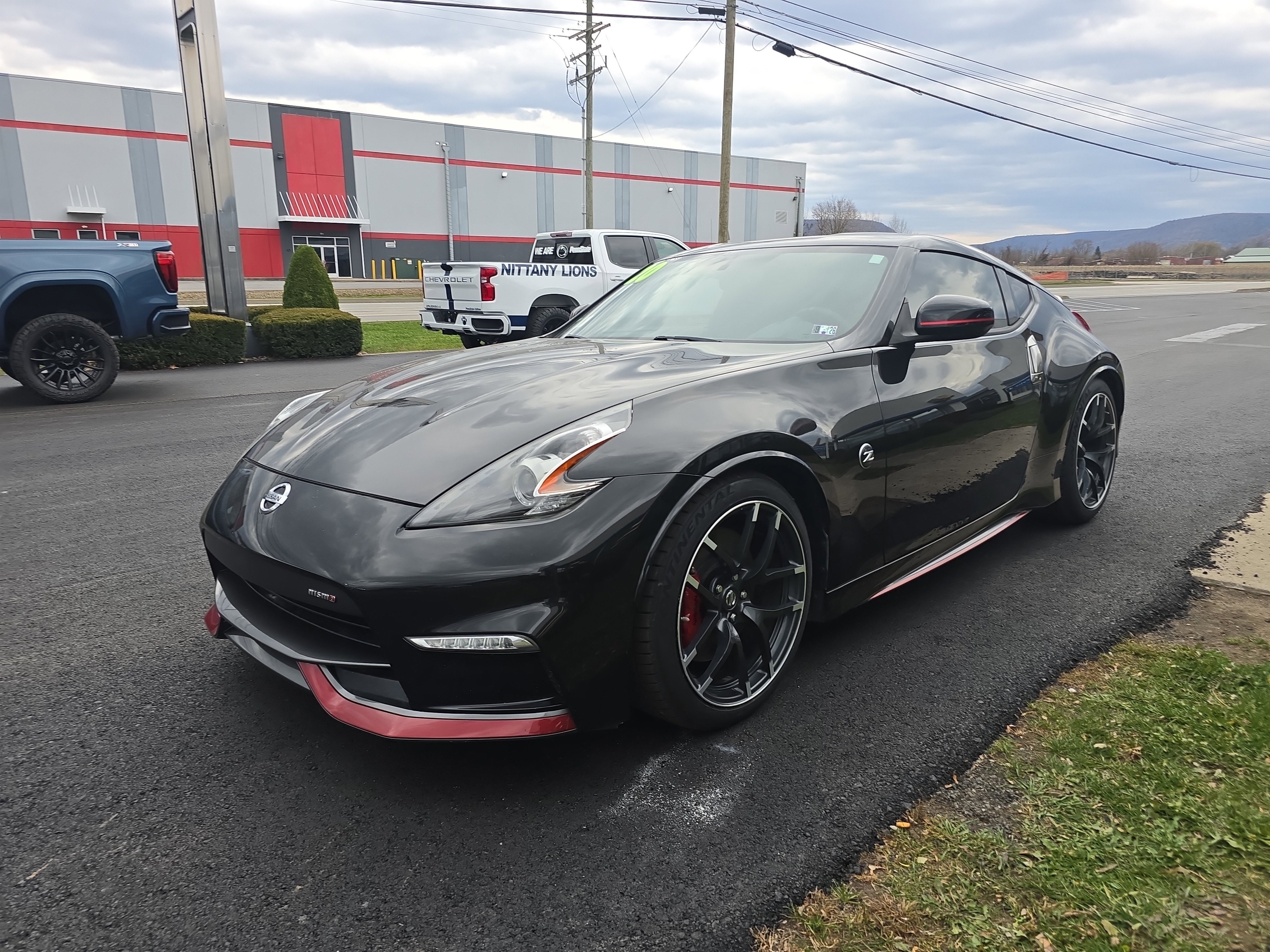 Used 2020 Nissan 370Z NISMO image 8