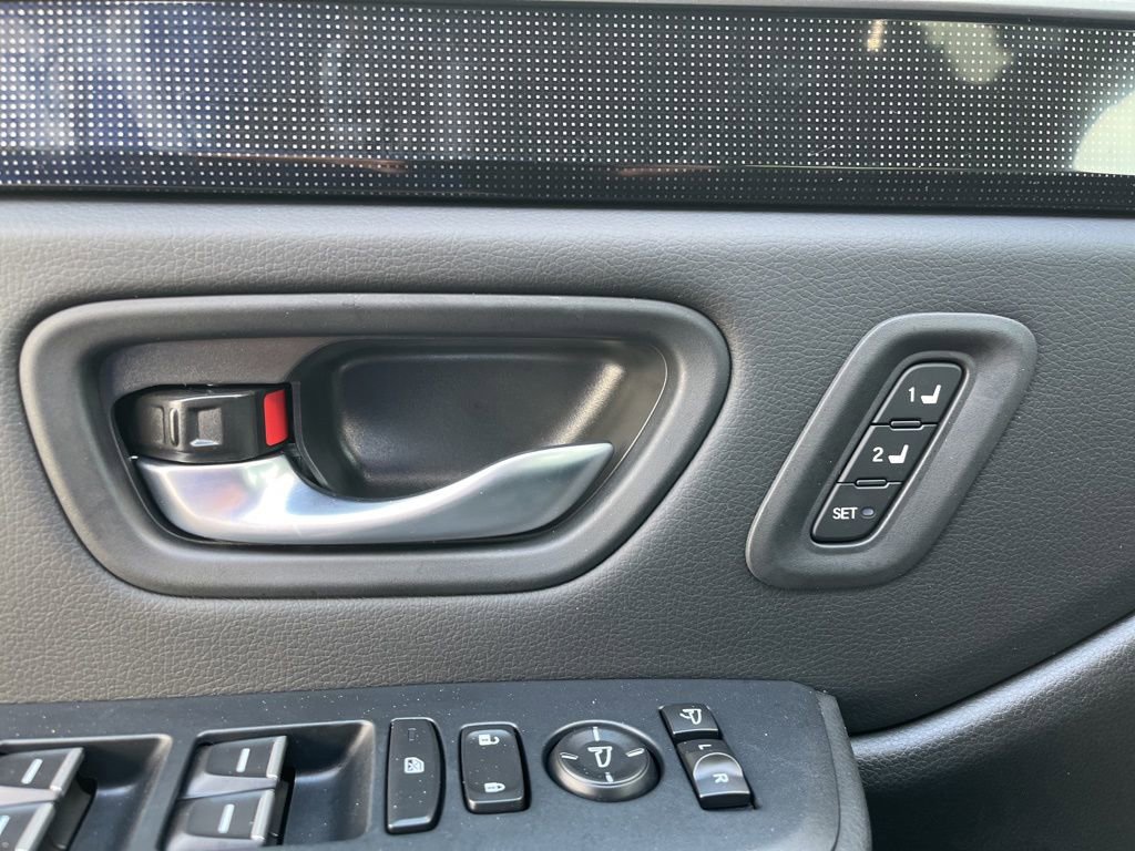 Certified 2025 Honda Pilot Black Edition image 12