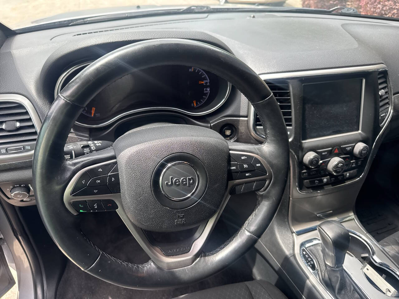 Used 2018 Jeep Grand Cherokee Laredo RWD image 19