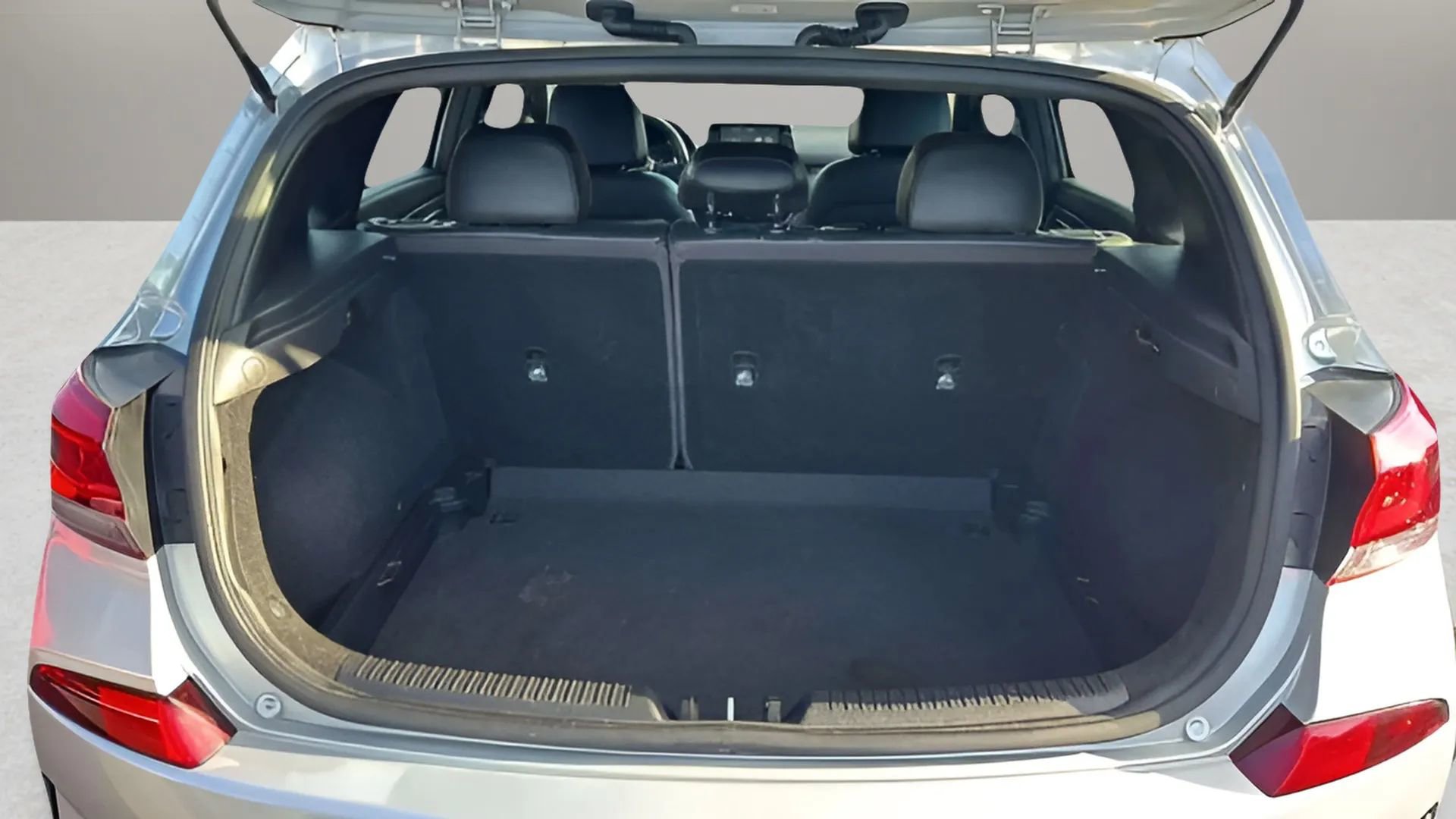 Used 2019 Hyundai Elantra GT N Line image 36