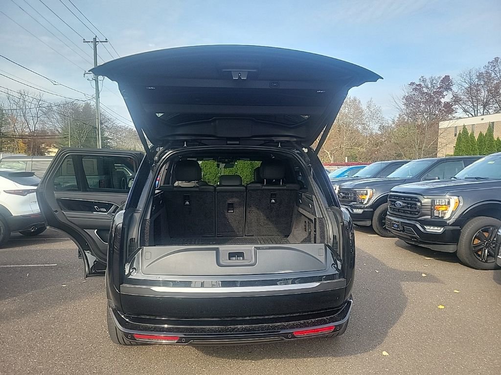 Used 2023 Land Rover Range Rover SE image 16