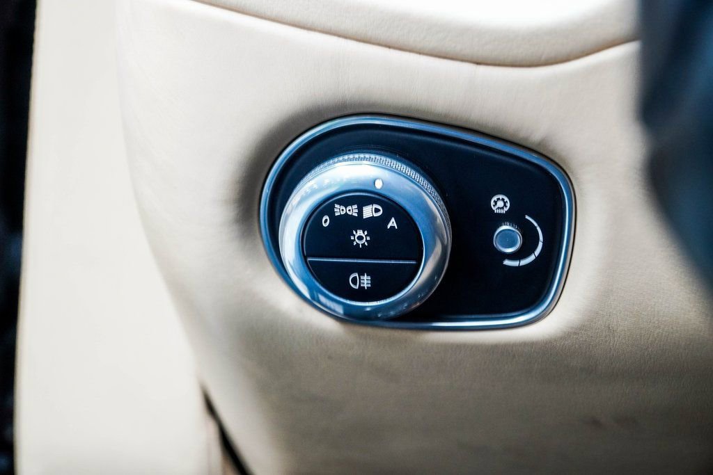 Used 2017 Aston Martin Vanquish Coupe image 41