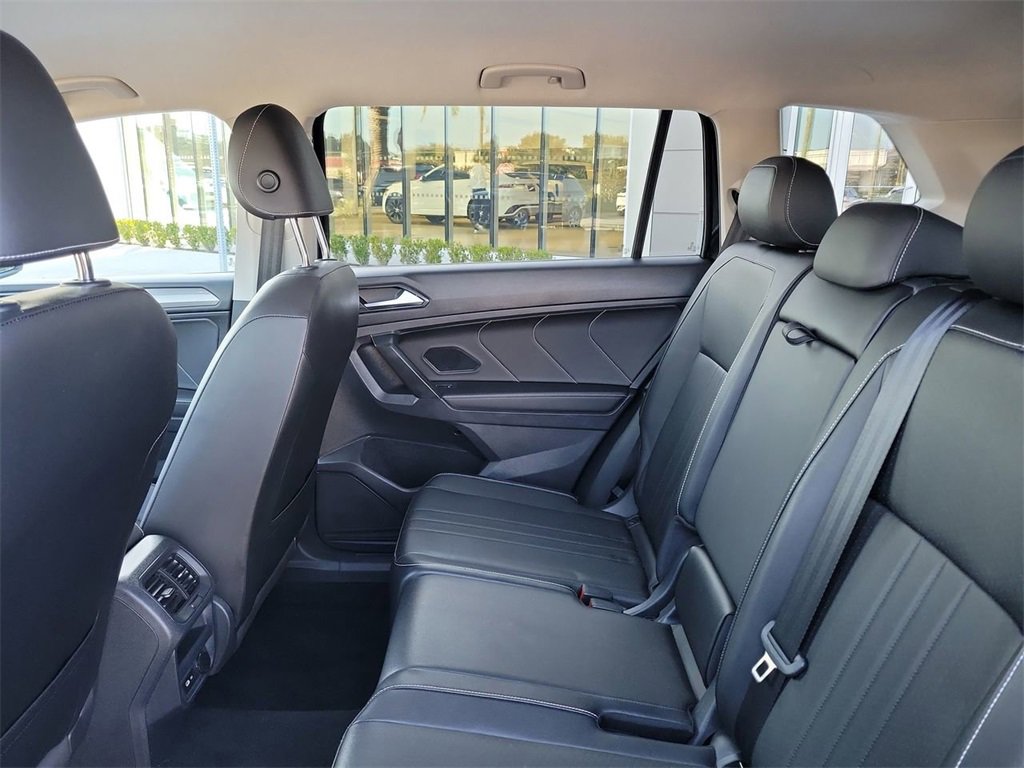Used 2022 Volkswagen Tiguan SE image 16