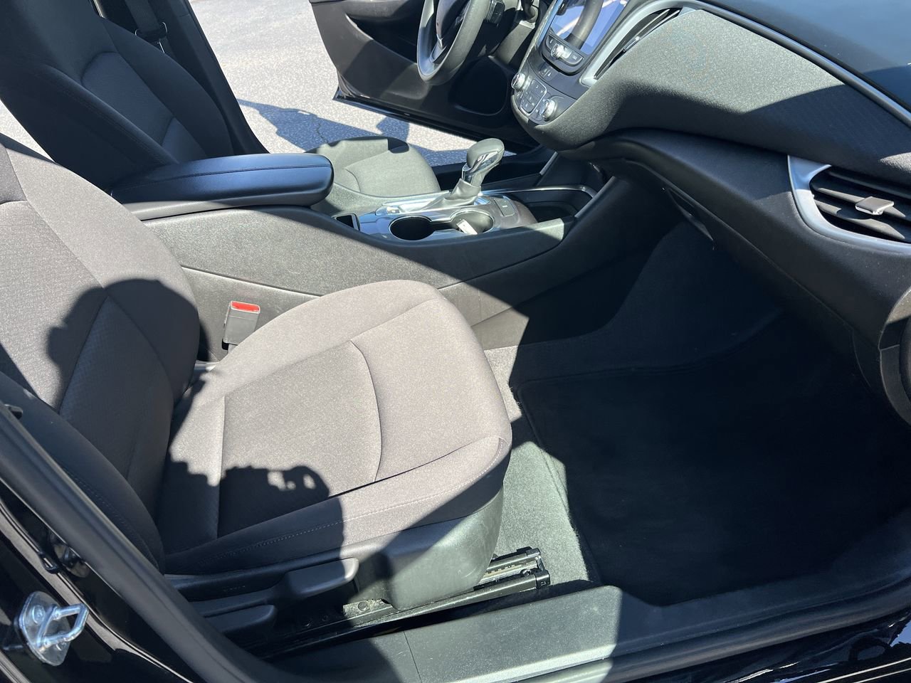 Used 2023 Chevrolet Malibu LT image 34