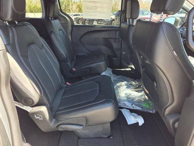 New 2026 Chrysler Pacifica Select FWD image 14