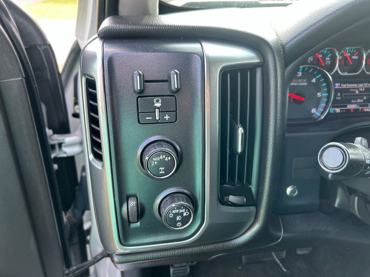 Used 2017 Chevrolet Silverado 1500 LT w/ Redline Edition AWD/4WD image 13