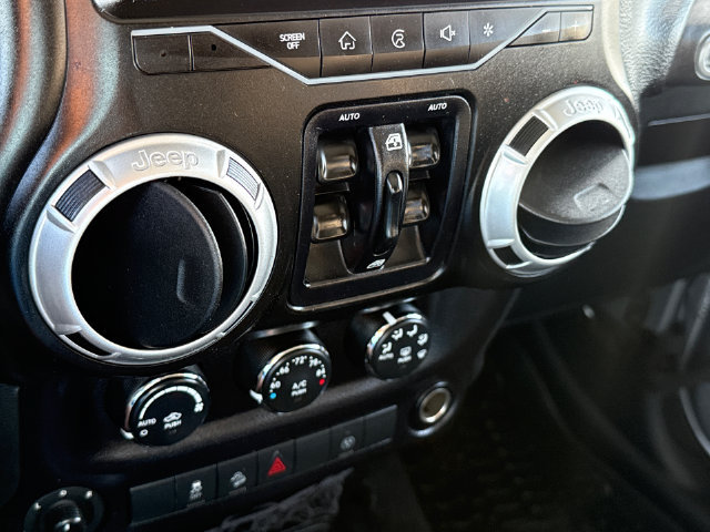 Used 2015 Jeep Wrangler Unlimited Sahara w/ Max Tow Package AWD/4WD image 25