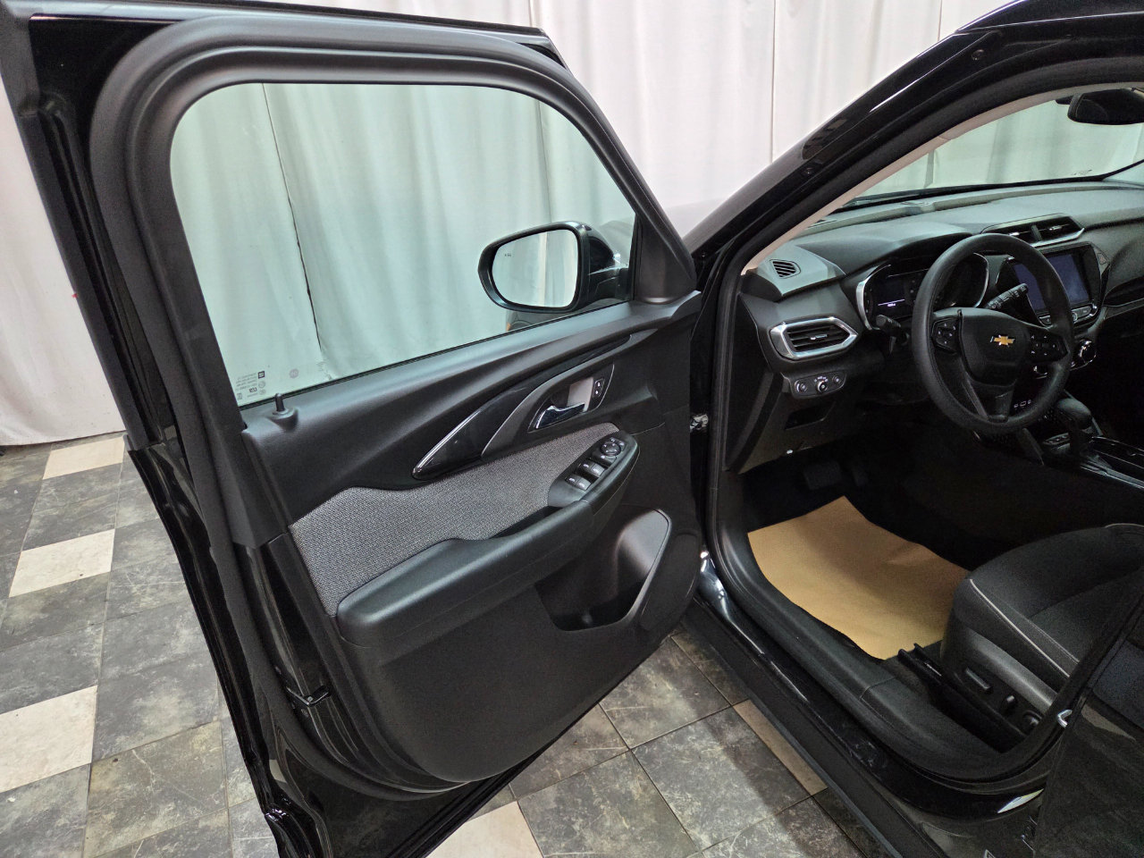 Used 2021 Chevrolet TrailBlazer LT w/ Convenience Package image 9